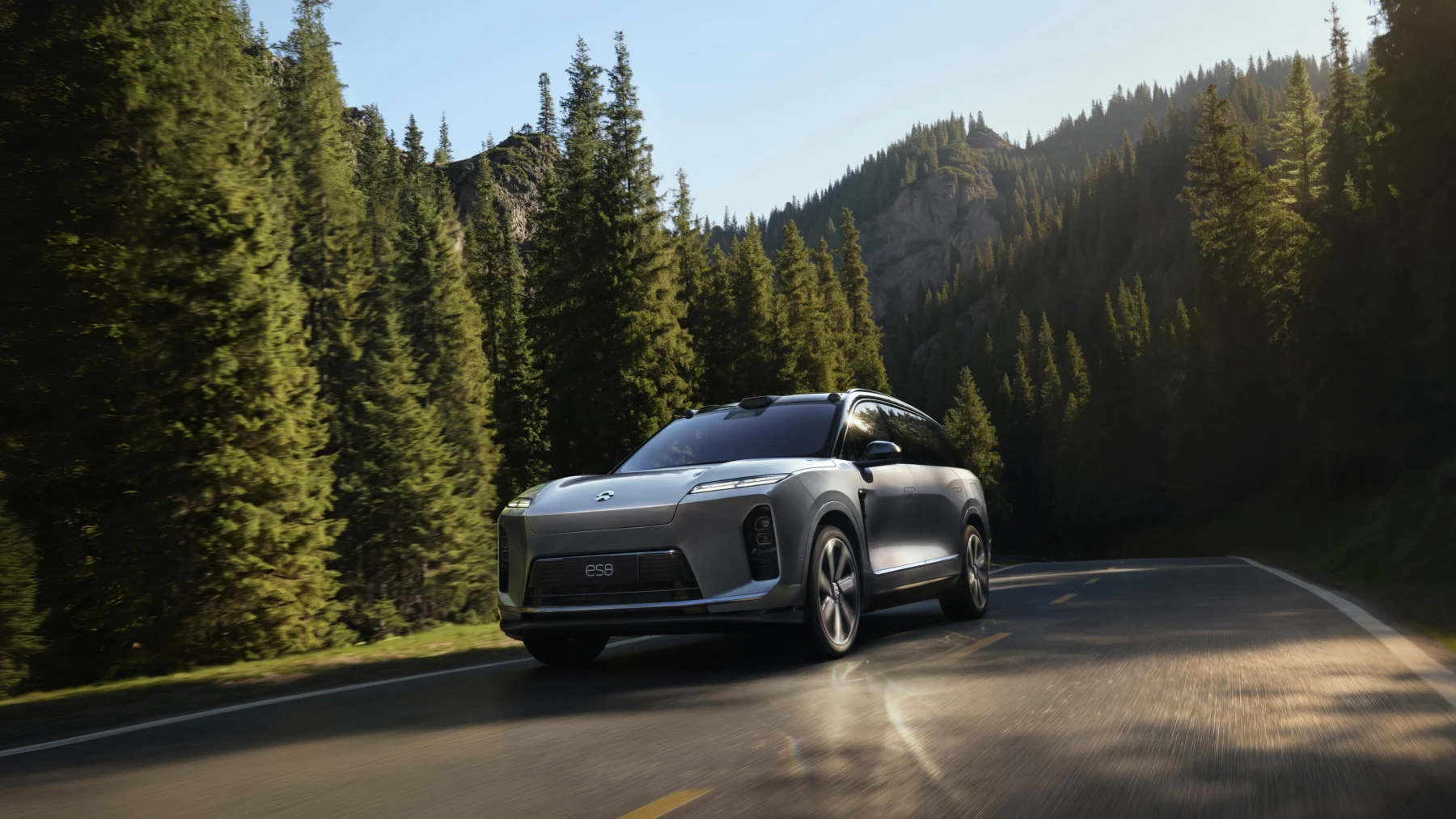 NIO ES8 — Five-seat · 102 kWh · 2026